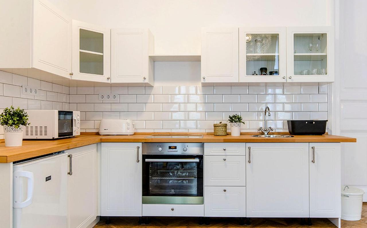 Cozy 2 Bedroom Apartment In Terez Boulevard. Budapeszt Zewnętrze zdjęcie