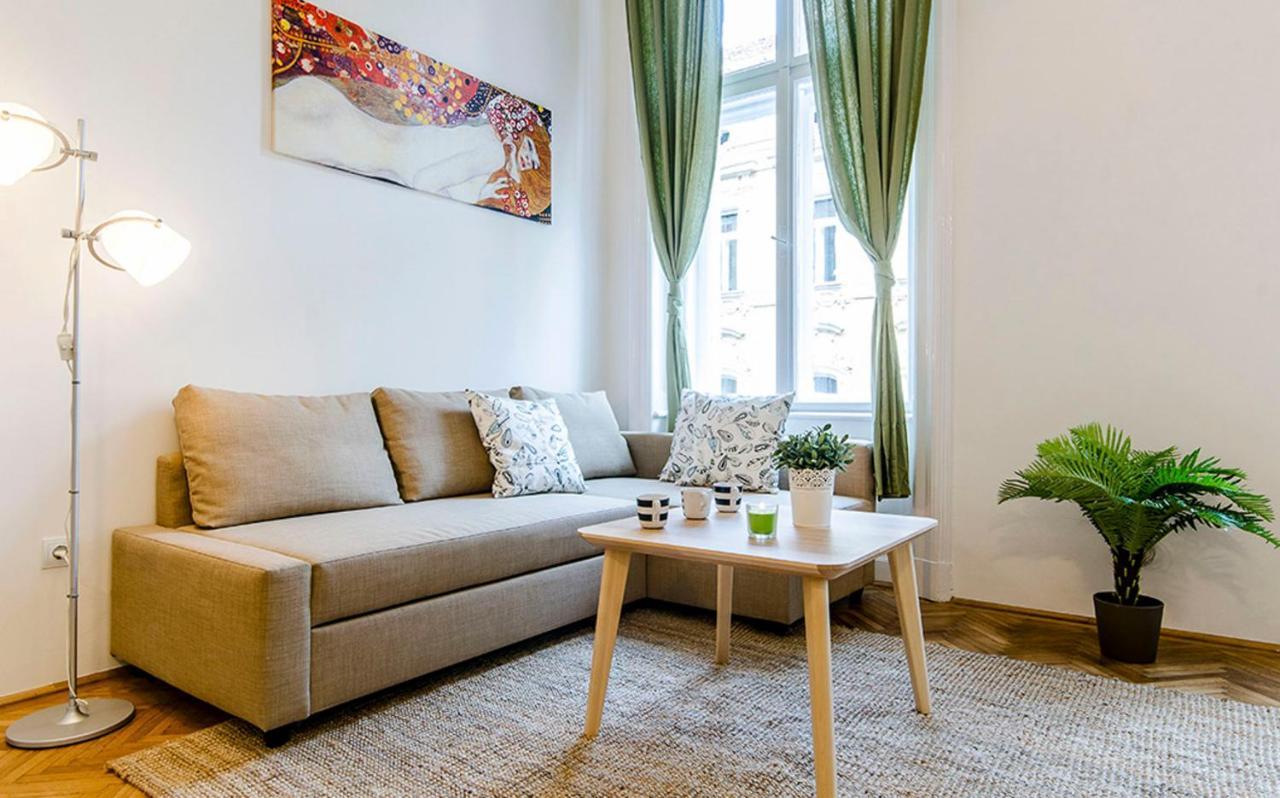 Cozy 2 Bedroom Apartment In Terez Boulevard. Budapeszt Zewnętrze zdjęcie