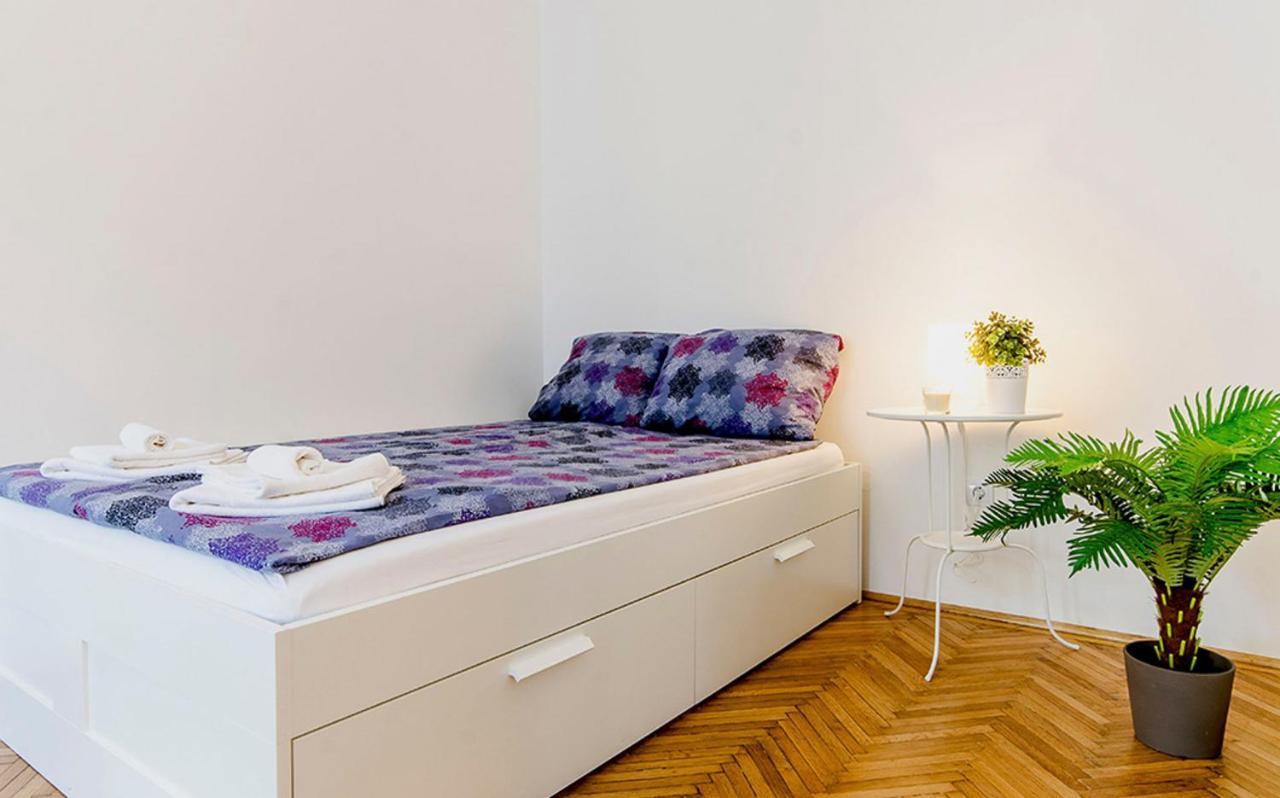 Cozy 2 Bedroom Apartment In Terez Boulevard. Budapeszt Zewnętrze zdjęcie